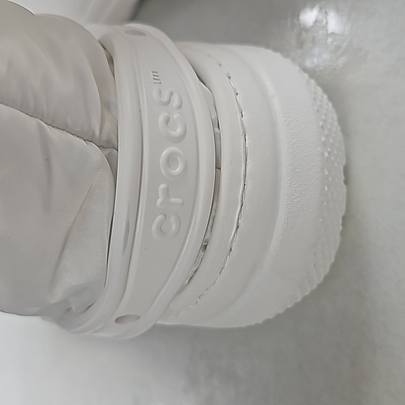 Crocs Classic Fuzzy Lined Puffy Boot - Picture 4 of 4